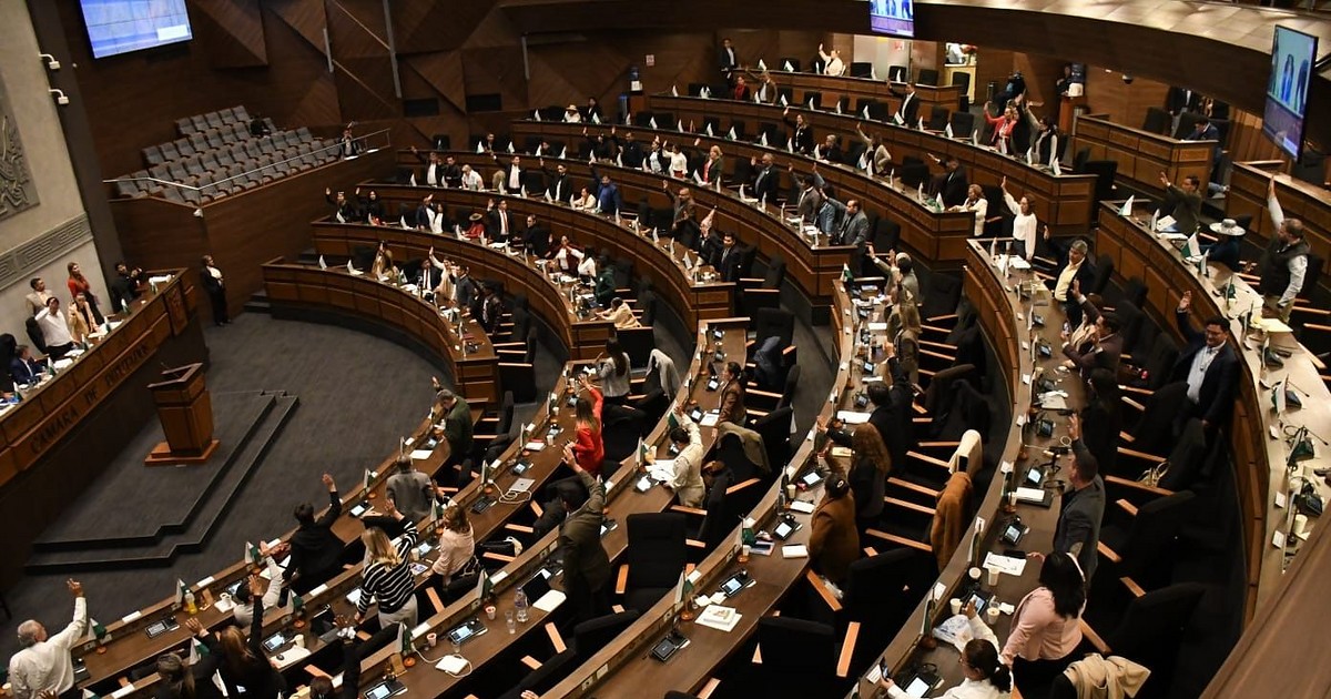 Urioste cambia fiscales en los 9 departamentos y Legislativo alista elección del nuevo titular